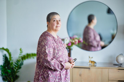 Kvinne foran speil